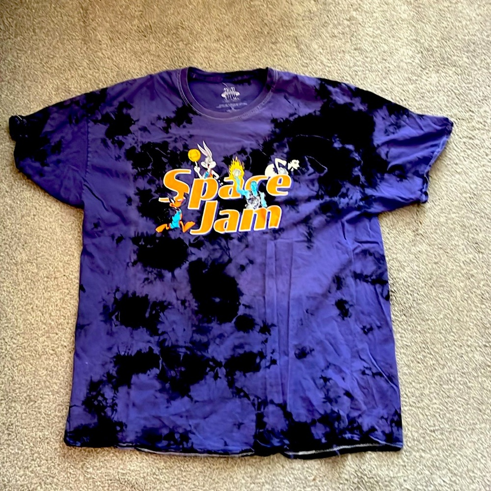 Men’s Space Jam XL t-shirt.